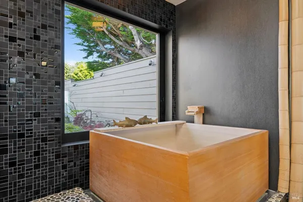 $2,800,000 | 21108 Pelican Loop, Bodega Bay, CA 94923