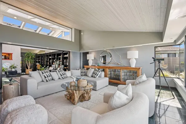 $2,800,000 | 21108 Pelican Loop, Bodega Bay, CA 94923