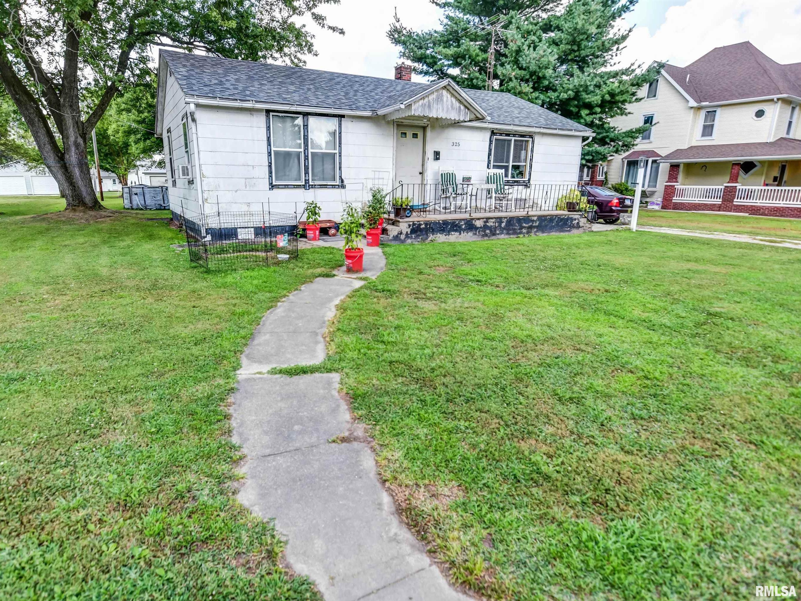 325 North Poplar Street Assumption, IL 62510 - Photo 2 of 19