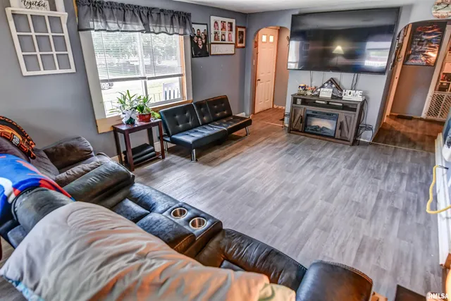 $75,000 | 325 North Poplar Street, Assumption, IL 62510