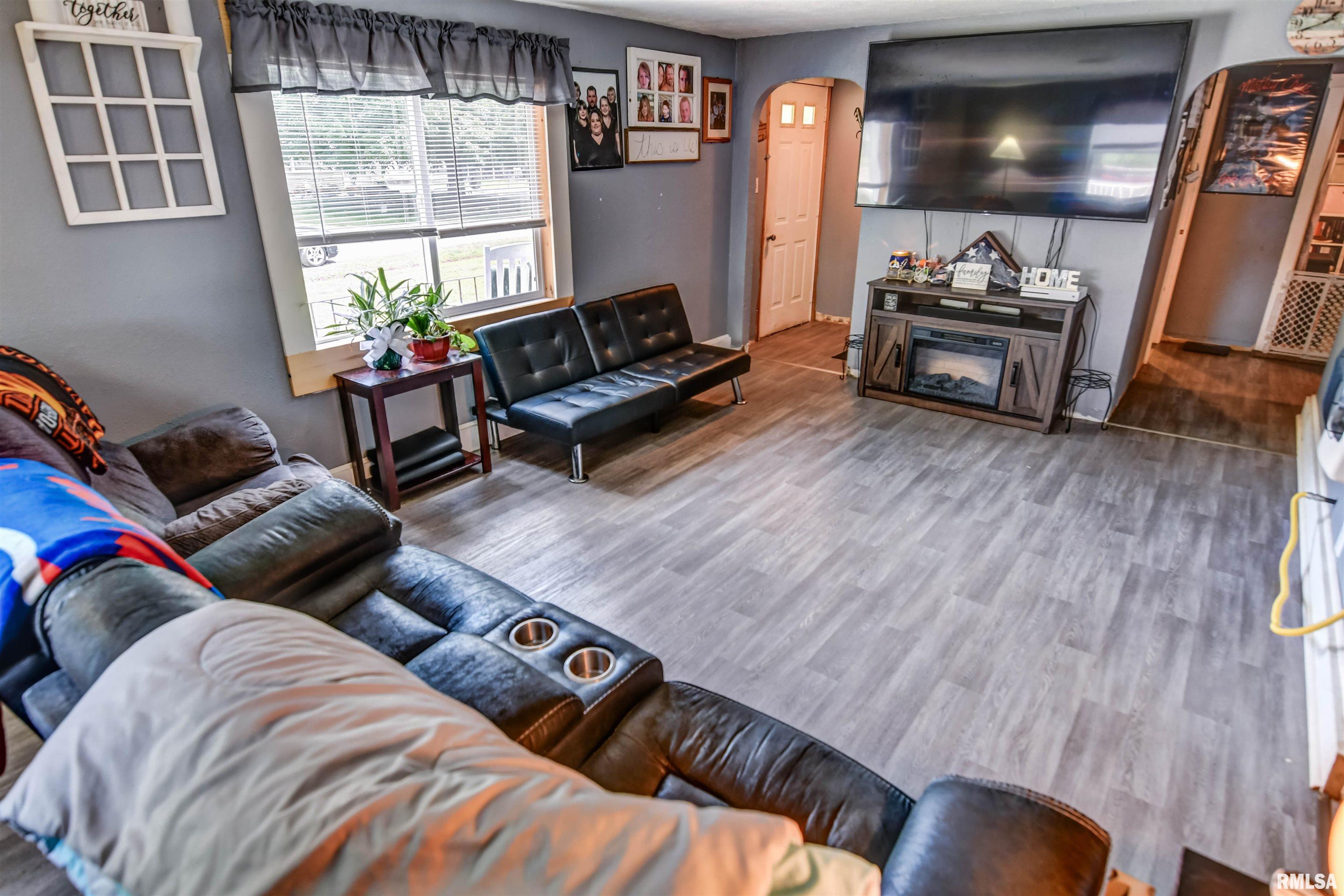 325 North Poplar Street Assumption, IL 62510 - Photo 3 of 19