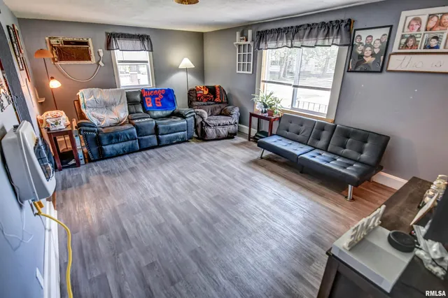 $75,000 | 325 North Poplar Street, Assumption, IL 62510