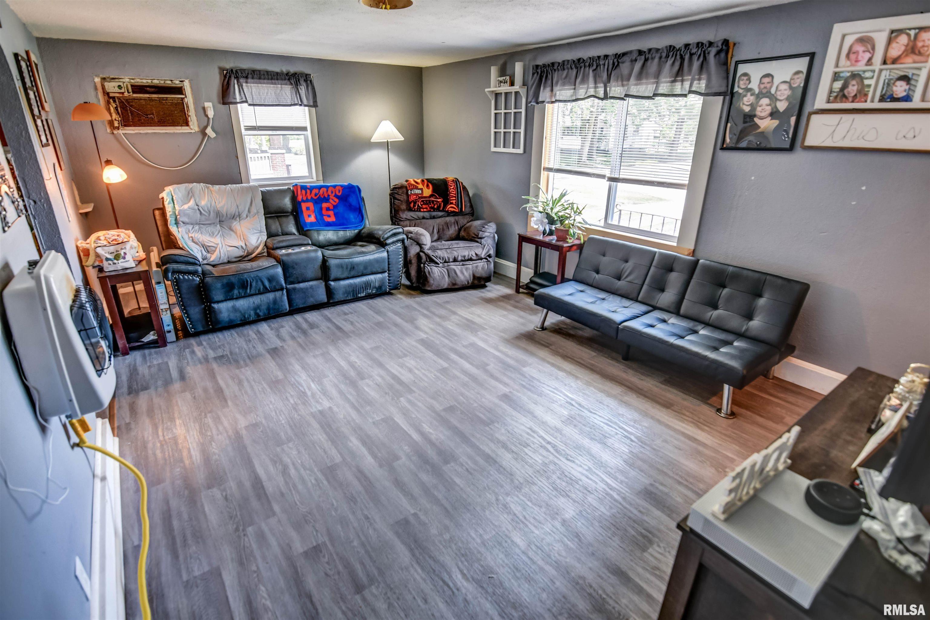 325 North Poplar Street Assumption, IL 62510 - Photo 4 of 19