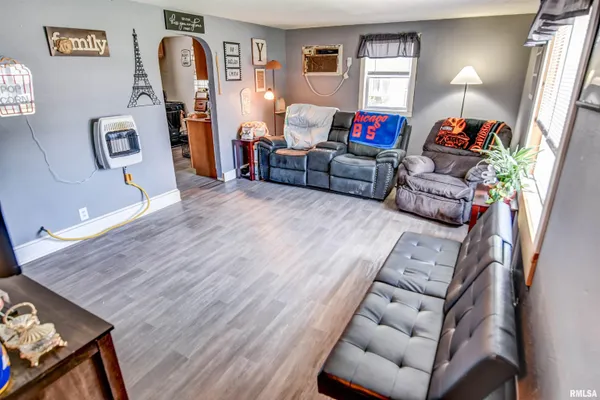 $75,000 | 325 North Poplar Street, Assumption, IL 62510