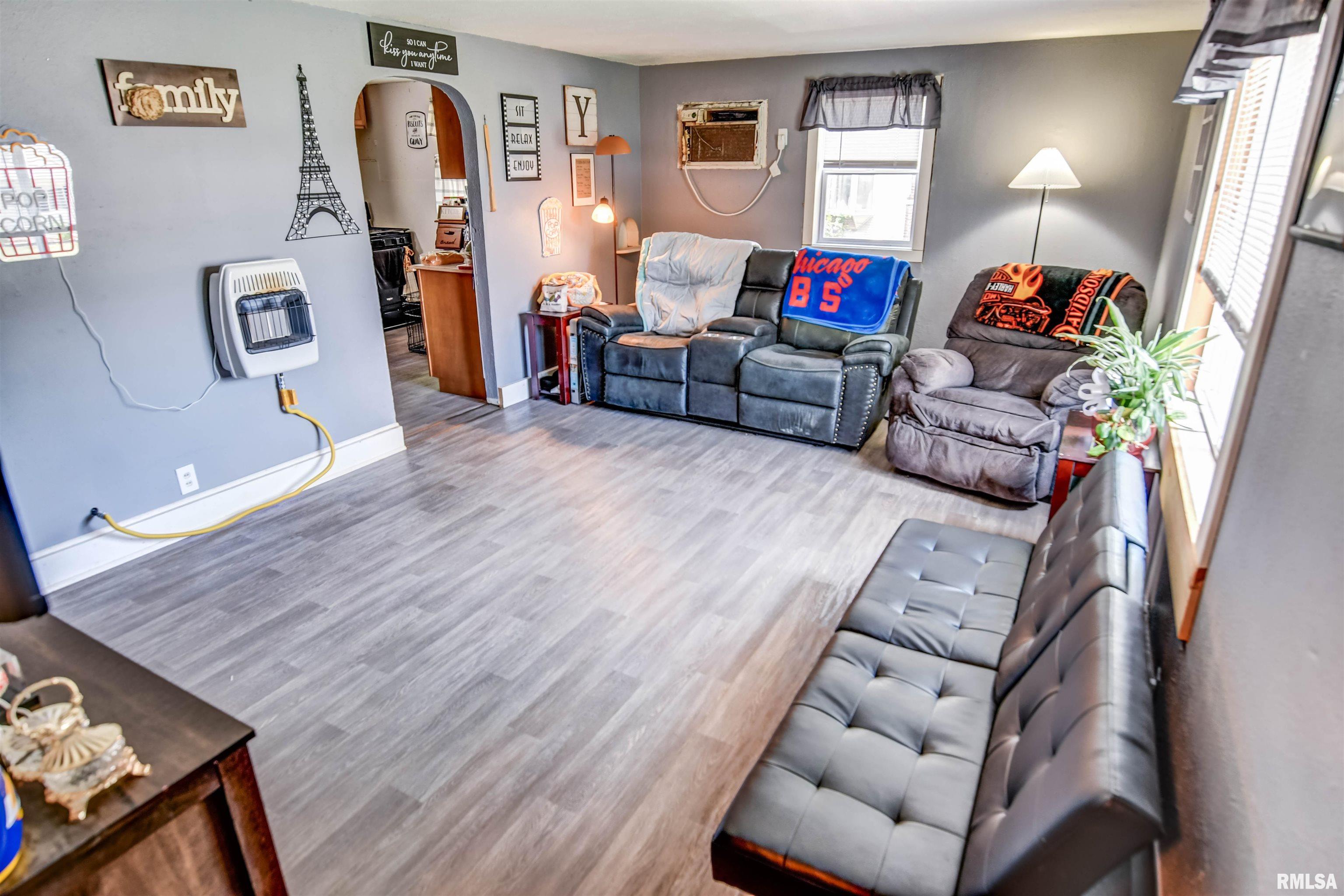 325 North Poplar Street Assumption, IL 62510 - Photo 5 of 19