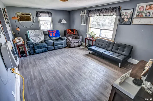 $75,000 | 325 North Poplar Street, Assumption, IL 62510