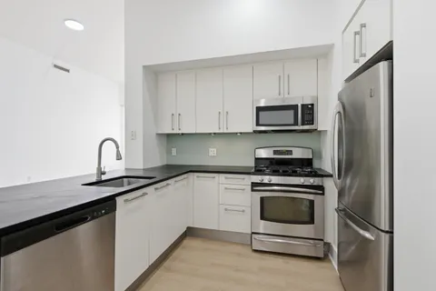 $560,000 | 4 Beacon Way, Unit 303, Jersey City, NJ 07304