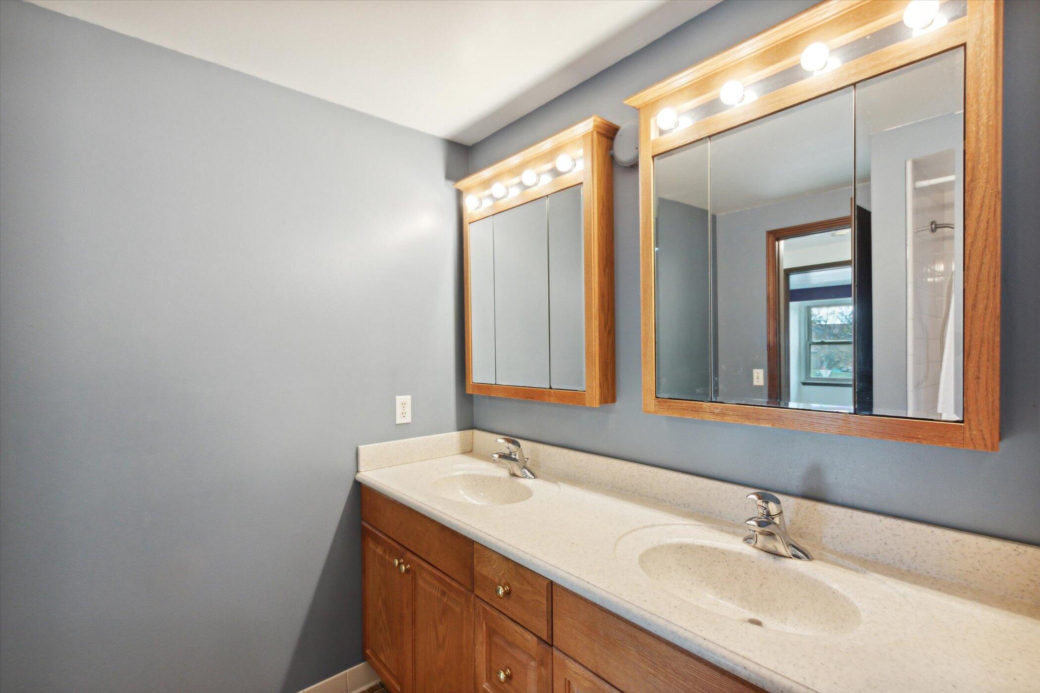 13952 Riverside Street Livonia, MI 48154 - Photo 34 of 49 35-13952-Riverside-Dr-Livonia-MI-48154-W