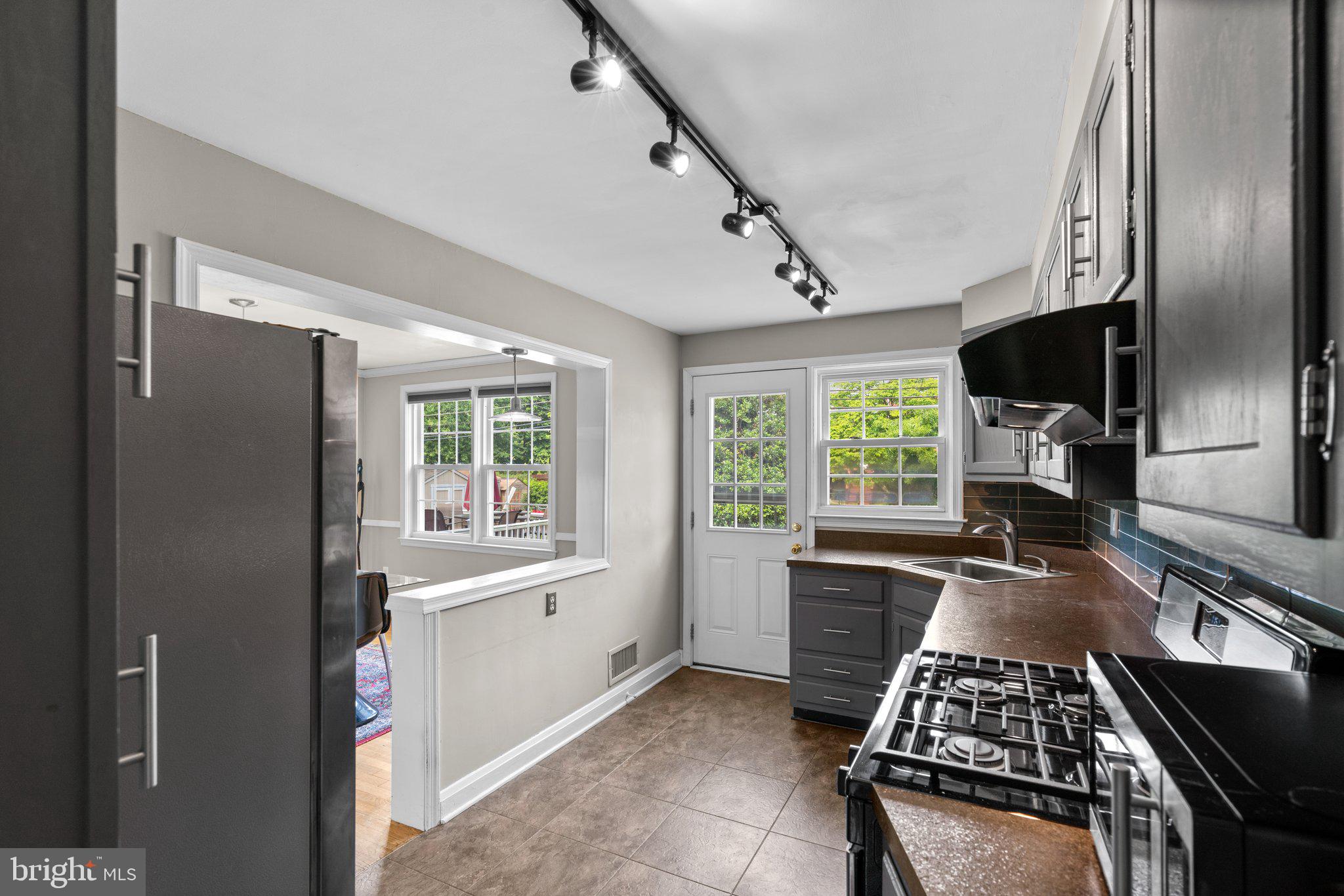 8106 Pleasant Plains Road Towson, MD 21286 - Photo 14 of 37