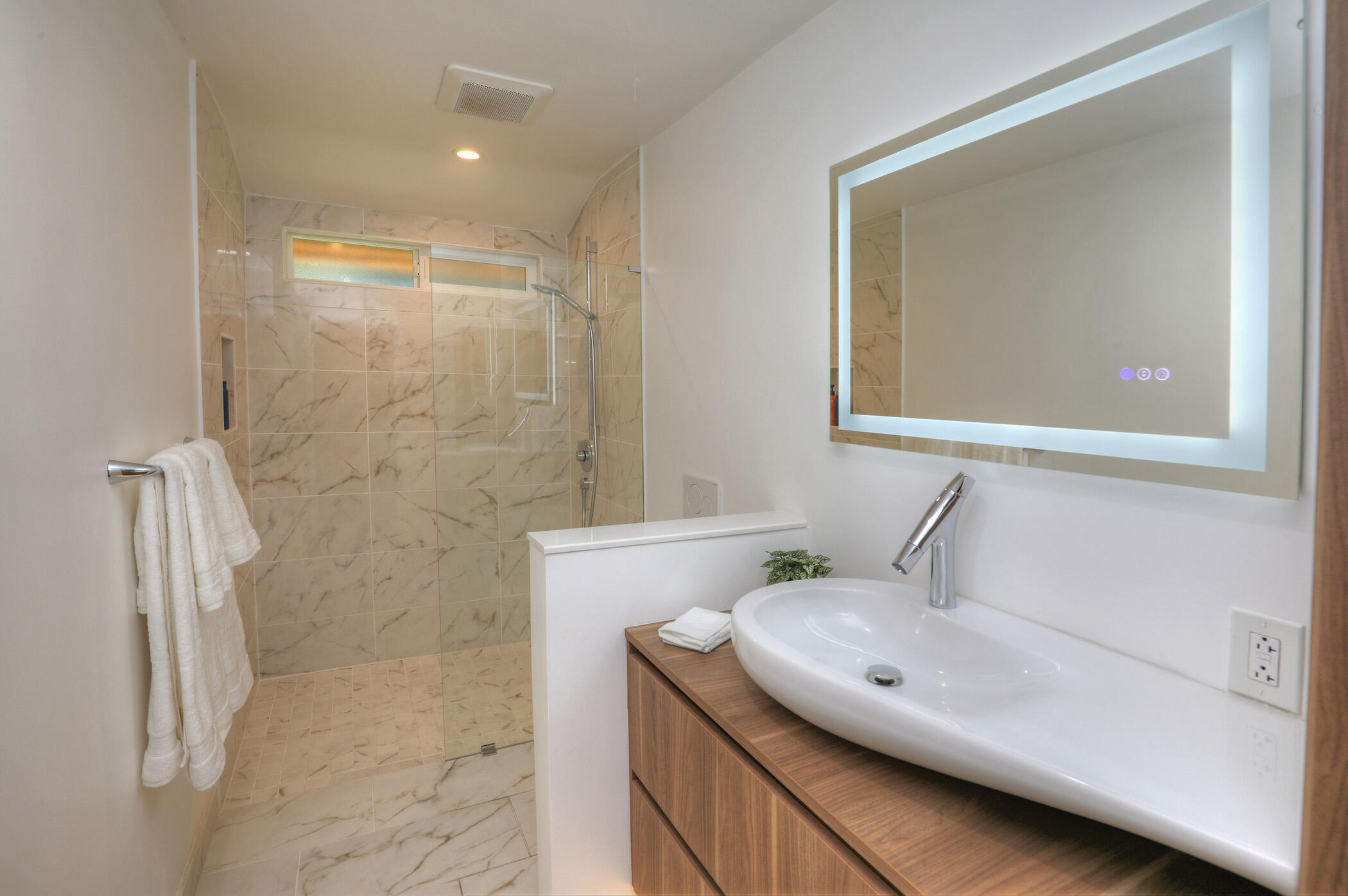 5290 Overpass Road, Unit 4 Goleta, CA 93111 - Photo 9 of 21 a bathroom with a bathtub and a sink