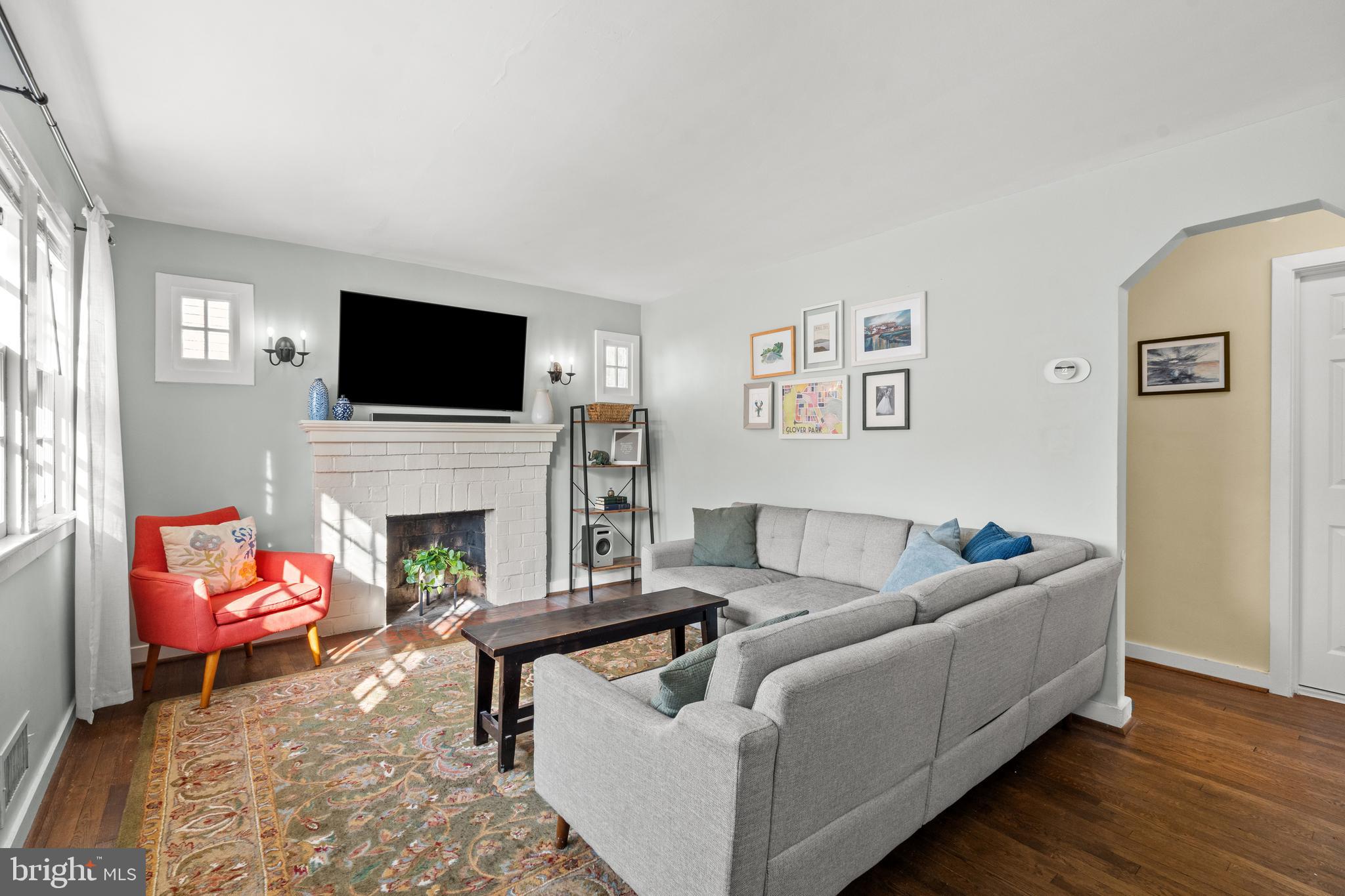 3407 Nimitz Road Kensington, MD 20895 - Photo 3 of 40 Cozy living room
