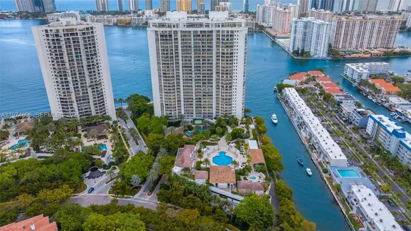 an aerial view of house with yard space and lake view in back