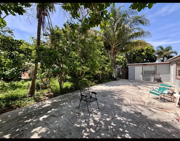 $425,000 | 1141 South Ridge Road, Lantana, FL 33462