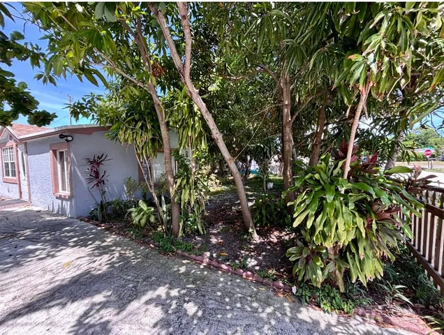 $425,000 | 1141 South Ridge Road, Lantana, FL 33462