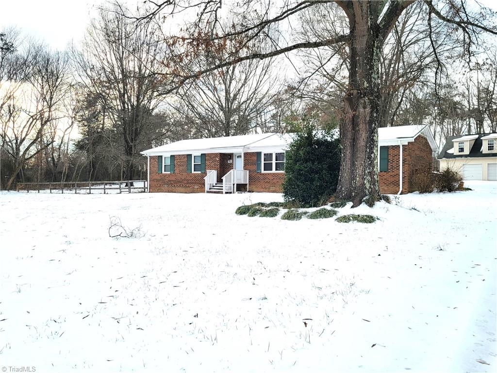 3511 Edgefield Road Greensboro, NC 27409 - Photo 1 of 16 Welcome Home
