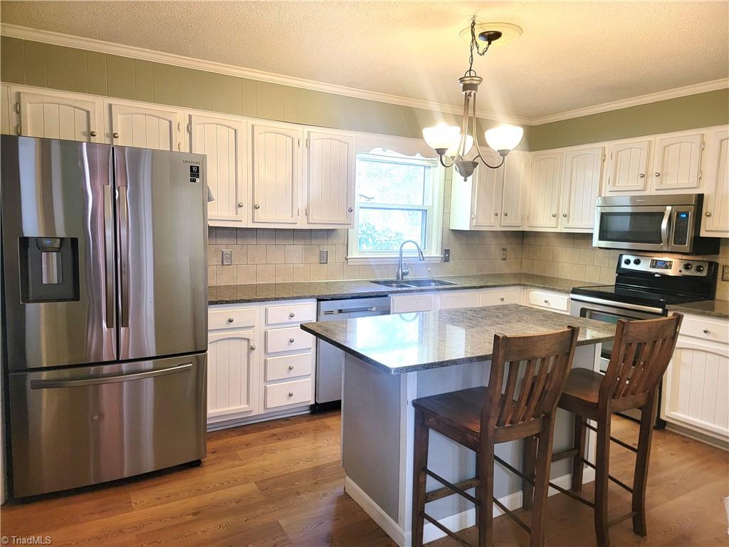 3511 Edgefield Road Greensboro, NC 27409 - Photo 5 of 16