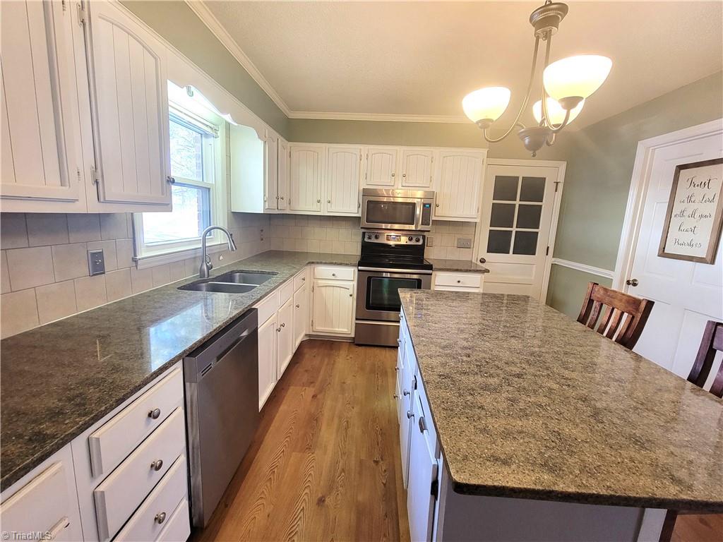 3511 Edgefield Road Greensboro, NC 27409 - Photo 6 of 16 Granite countertops
