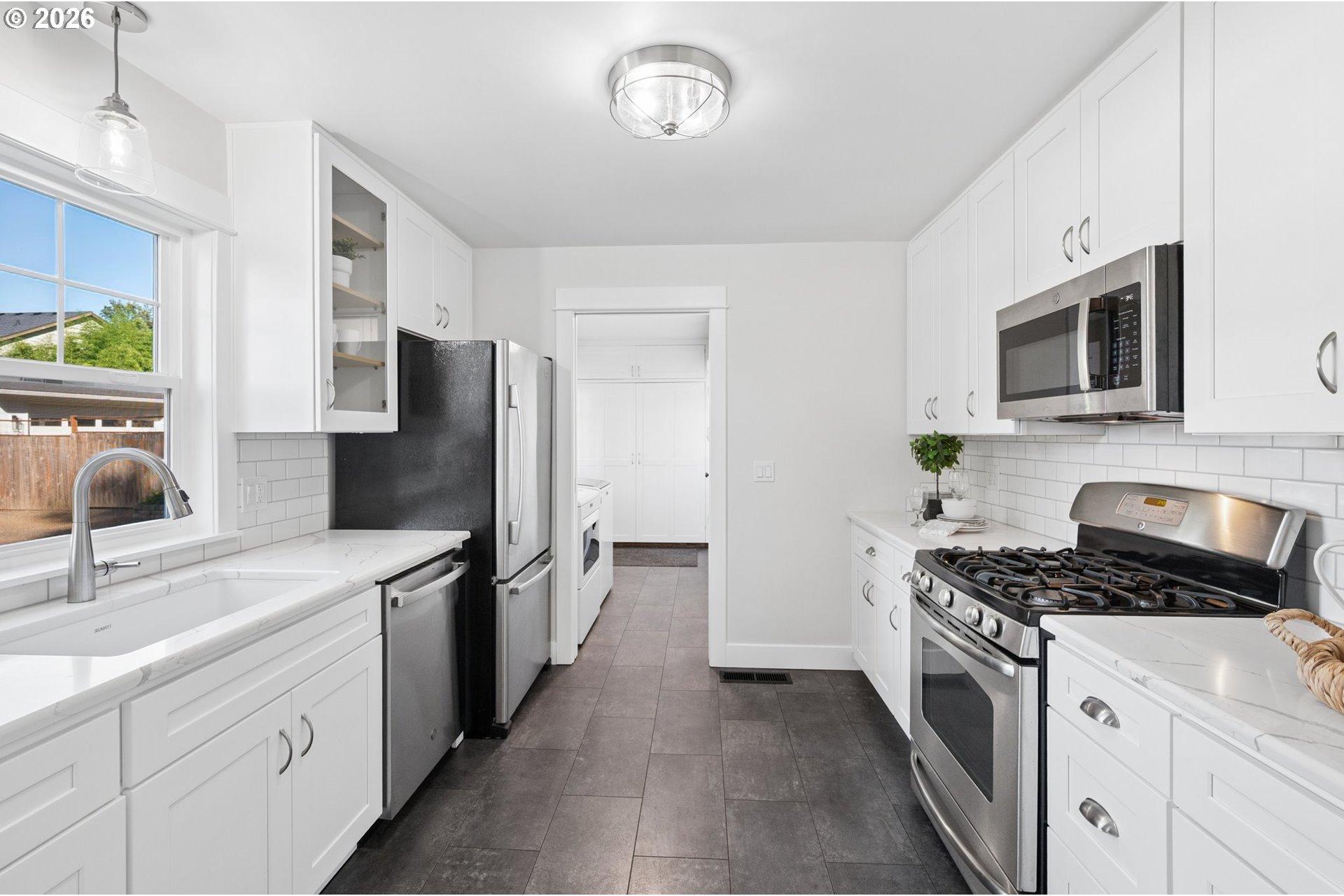 7403 Southwest Mapleleaf Street Portland, OR 97223 - Photo 12 of 44 Gallery Image 12