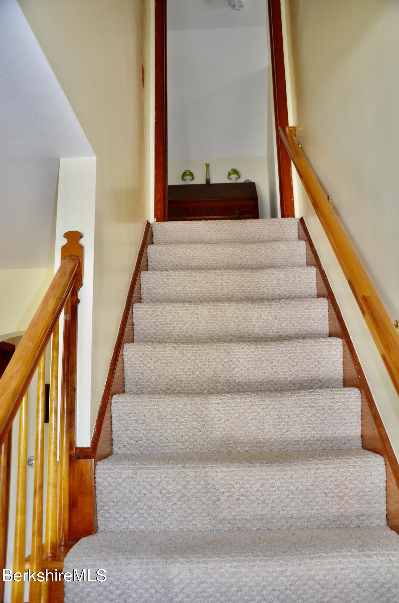 127 Cadwell Road Pittsfield, MA 01201 - Photo 11 of 16 DSC_0007