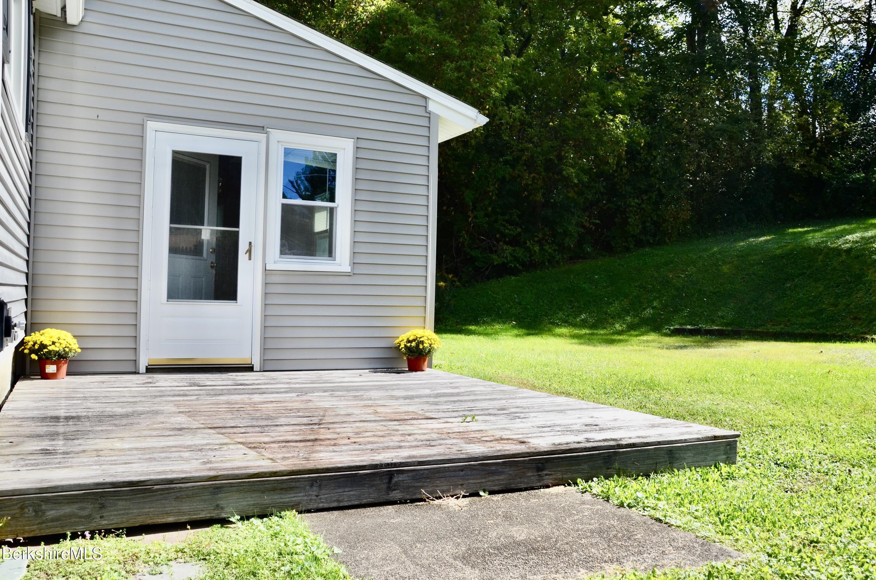 127 Cadwell Road Pittsfield, MA 01201 - Photo 13 of 16 DSC_0018