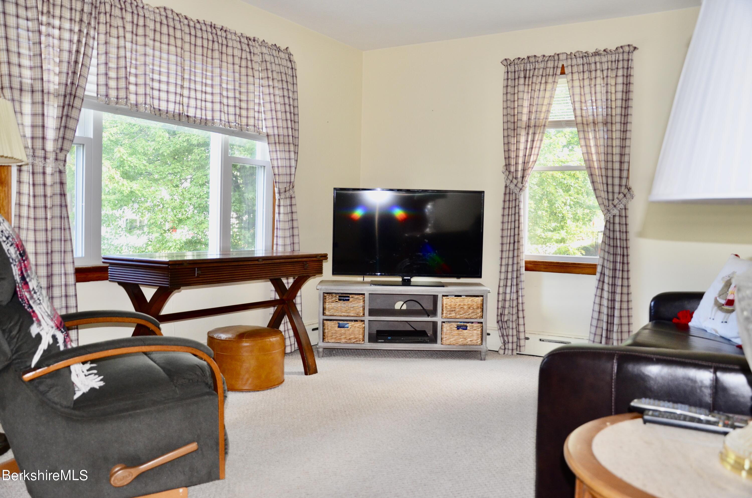 127 Cadwell Road Pittsfield, MA 01201 - Photo 4 of 16 DSC_0013