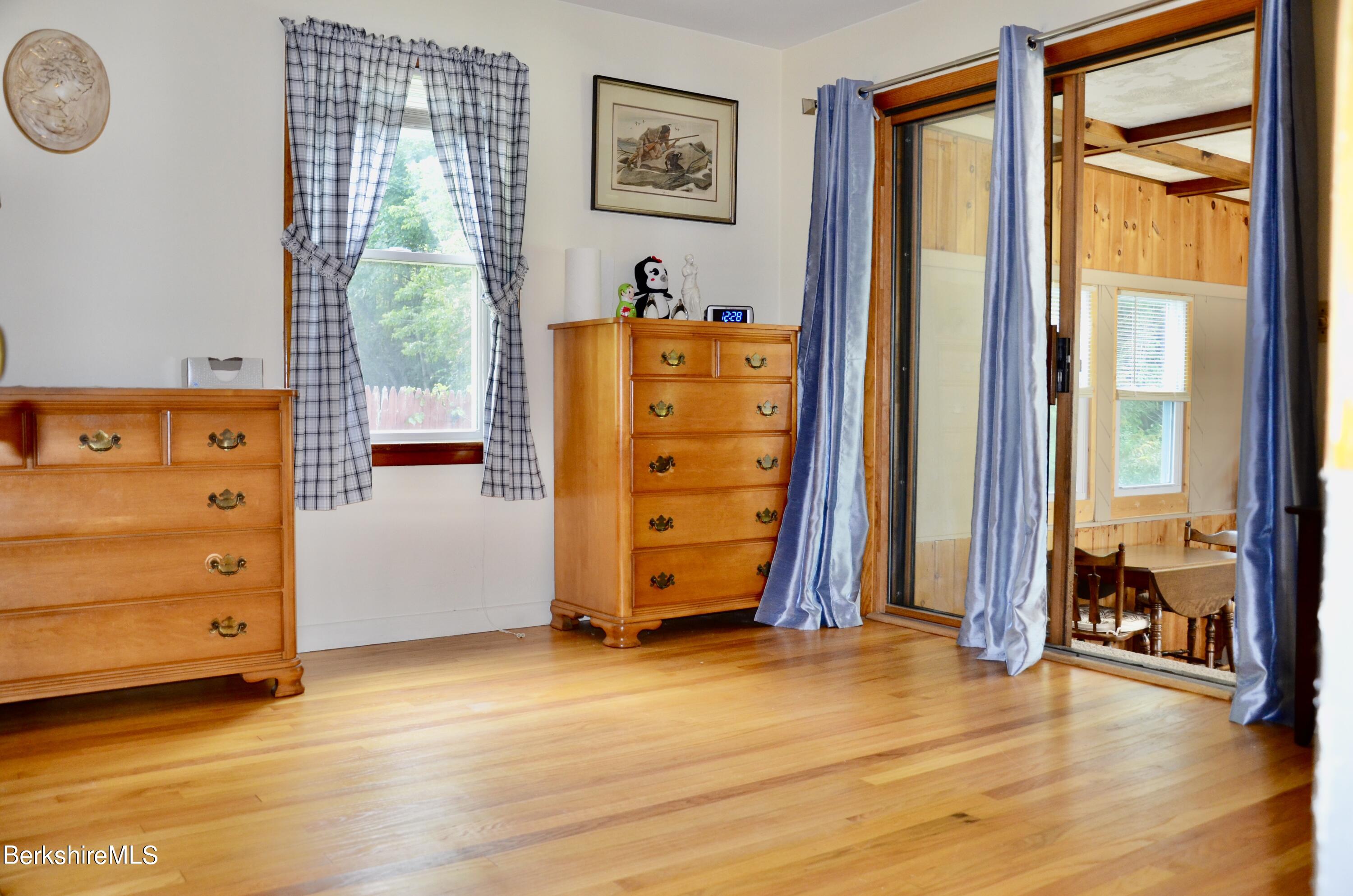 127 Cadwell Road Pittsfield, MA 01201 - Photo 8 of 16 DSC_0014