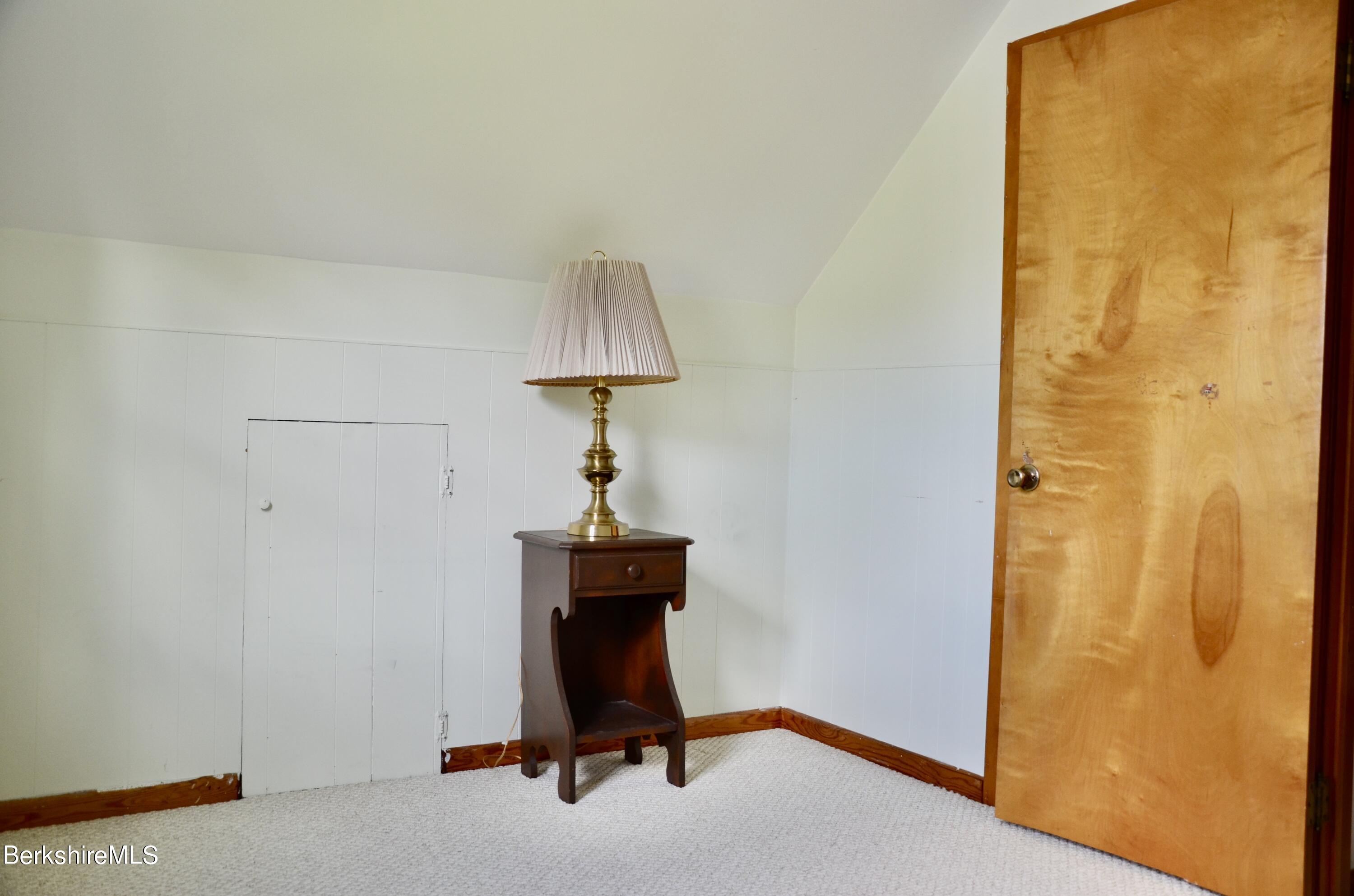 127 Cadwell Road Pittsfield, MA 01201 - Photo 9 of 16 DSC_0005