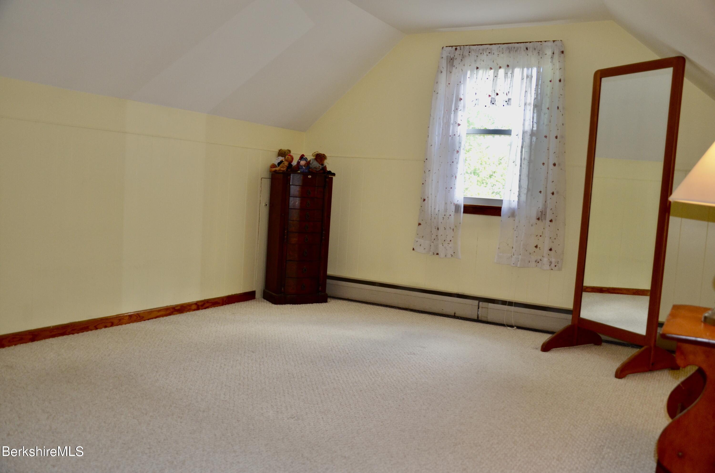 127 Cadwell Road Pittsfield, MA 01201 - Photo 10 of 16 DSC_0006