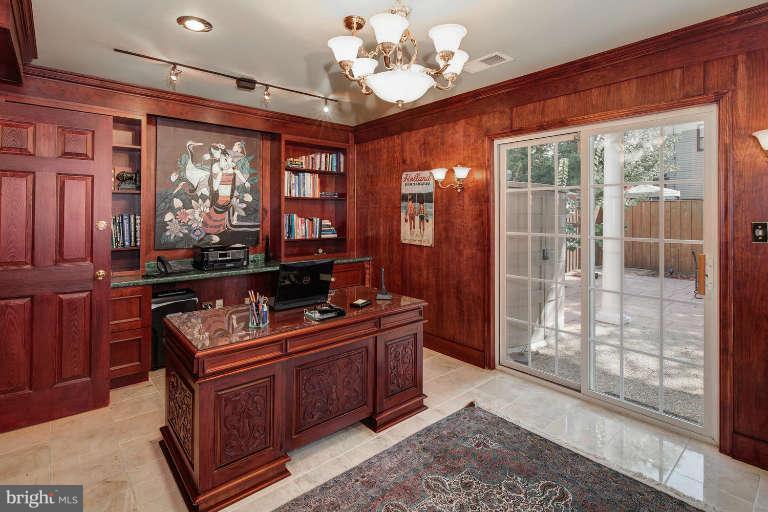 22 West Glebe Road Alexandria, VA 22305 - Photo 3 of 30 Interior (General)