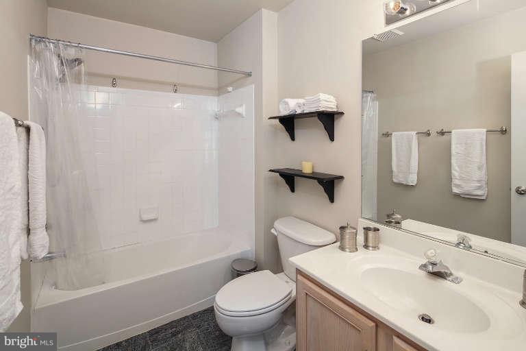 22 West Glebe Road Alexandria, VA 22305 - Photo 23 of 30 Bath