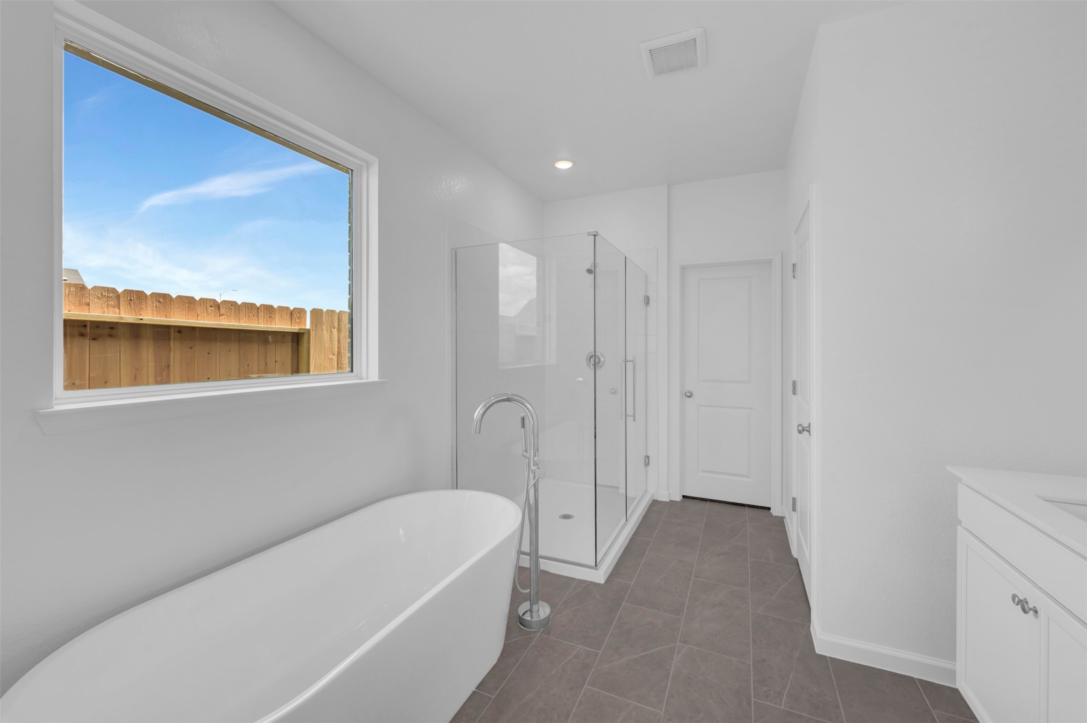 29406 Suncreek Rnch Court Waller, TX 77484 - Photo 20 of 40 Spa-like primary bath