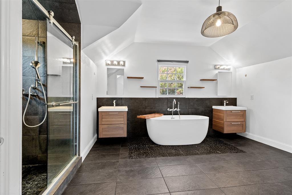 1902 Norfolk Avenue Dallas, TX 75203 - Photo 12 of 40 a bathroom with a bathtub and a shower