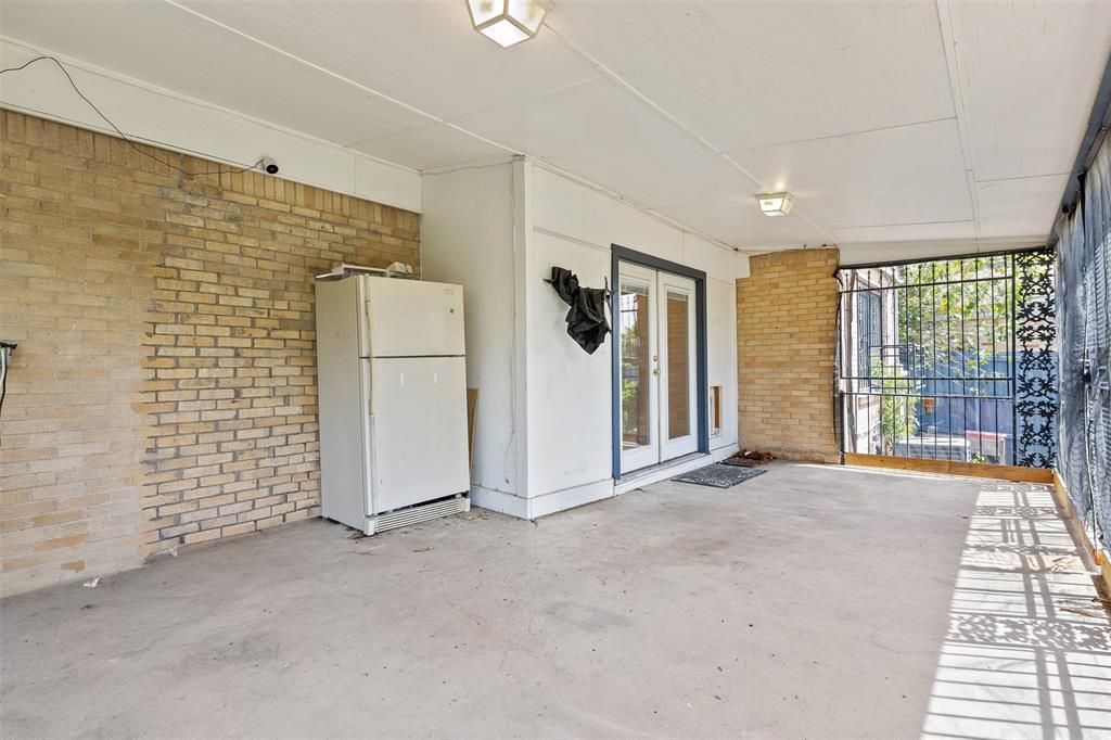 1902 Norfolk Avenue Dallas, TX 75203 - Photo 28 of 40 a view of an empty room with a fireplace