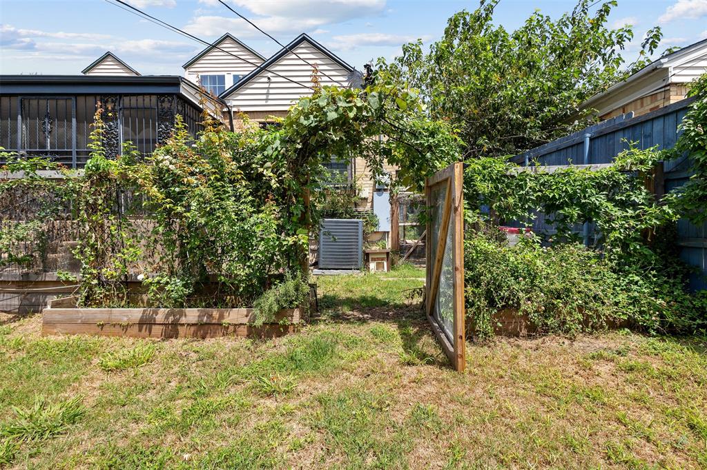 1902 Norfolk Avenue Dallas, TX 75203 - Photo 32 of 40 a front view of a house with a yard