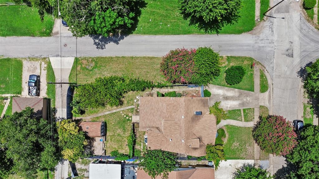 1902 Norfolk Avenue Dallas, TX 75203 - Photo 38 of 40 an aerial view of residential house with outdoor space and trees all around