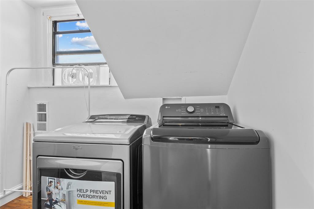 1902 Norfolk Avenue Dallas, TX 75203 - Photo 5 of 40 a utility room with dryer and washer