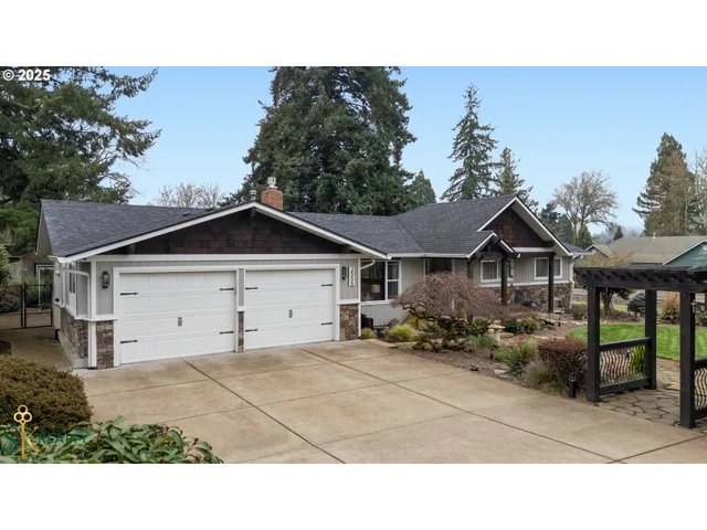 a house view with a outdoor space