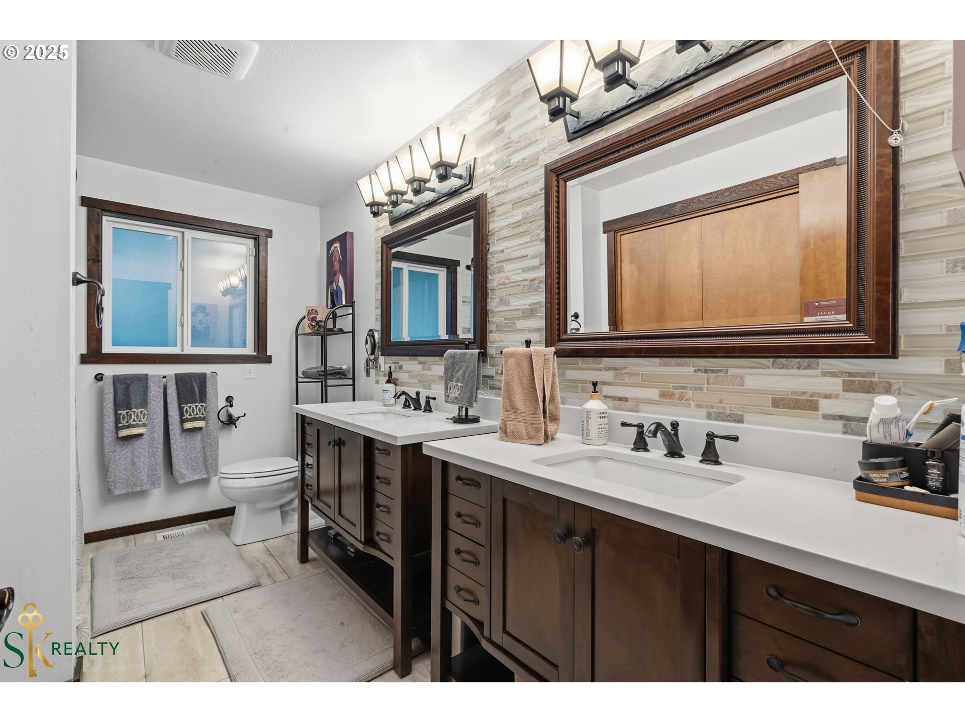 2555 Northwest Squire Place Albany, OR 97321 - Photo 26 of 44 a bathroom with a sink vanity and mirror