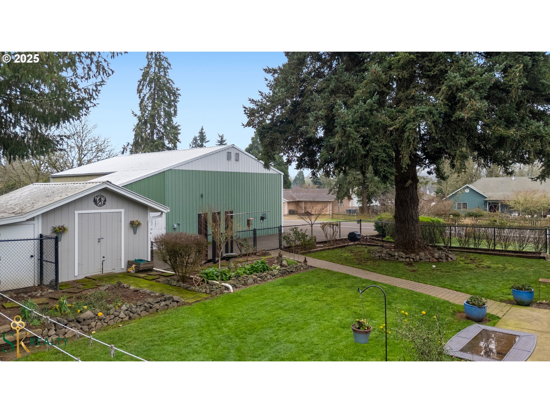 2555 Northwest Squire Place Albany, OR 97321 - Photo 37 of 44 a backyard of a house with table and chairs
