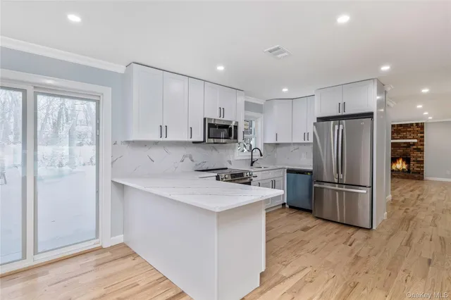 $899,000 | 19 Stuyvesant Circle East, East Setauket, NY 11733