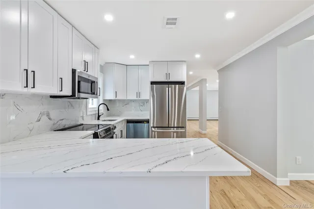 $899,000 | 19 Stuyvesant Circle East, East Setauket, NY 11733