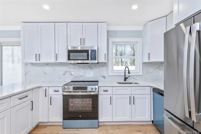 $899,000 | 19 Stuyvesant Circle East, East Setauket, NY 11733