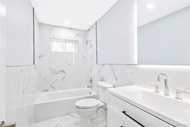 $899,000 | 19 Stuyvesant Circle East, East Setauket, NY 11733