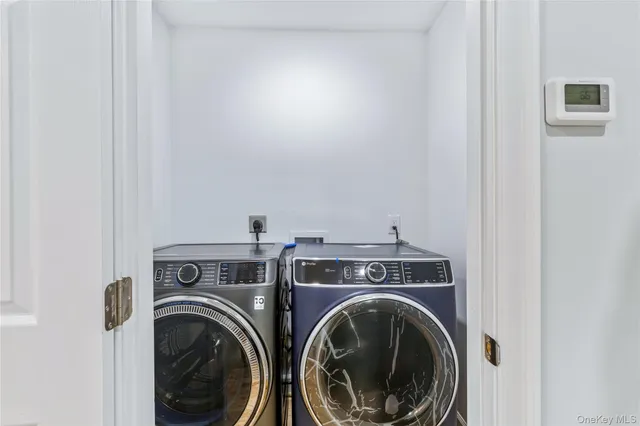 $899,000 | 19 Stuyvesant Circle East, East Setauket, NY 11733