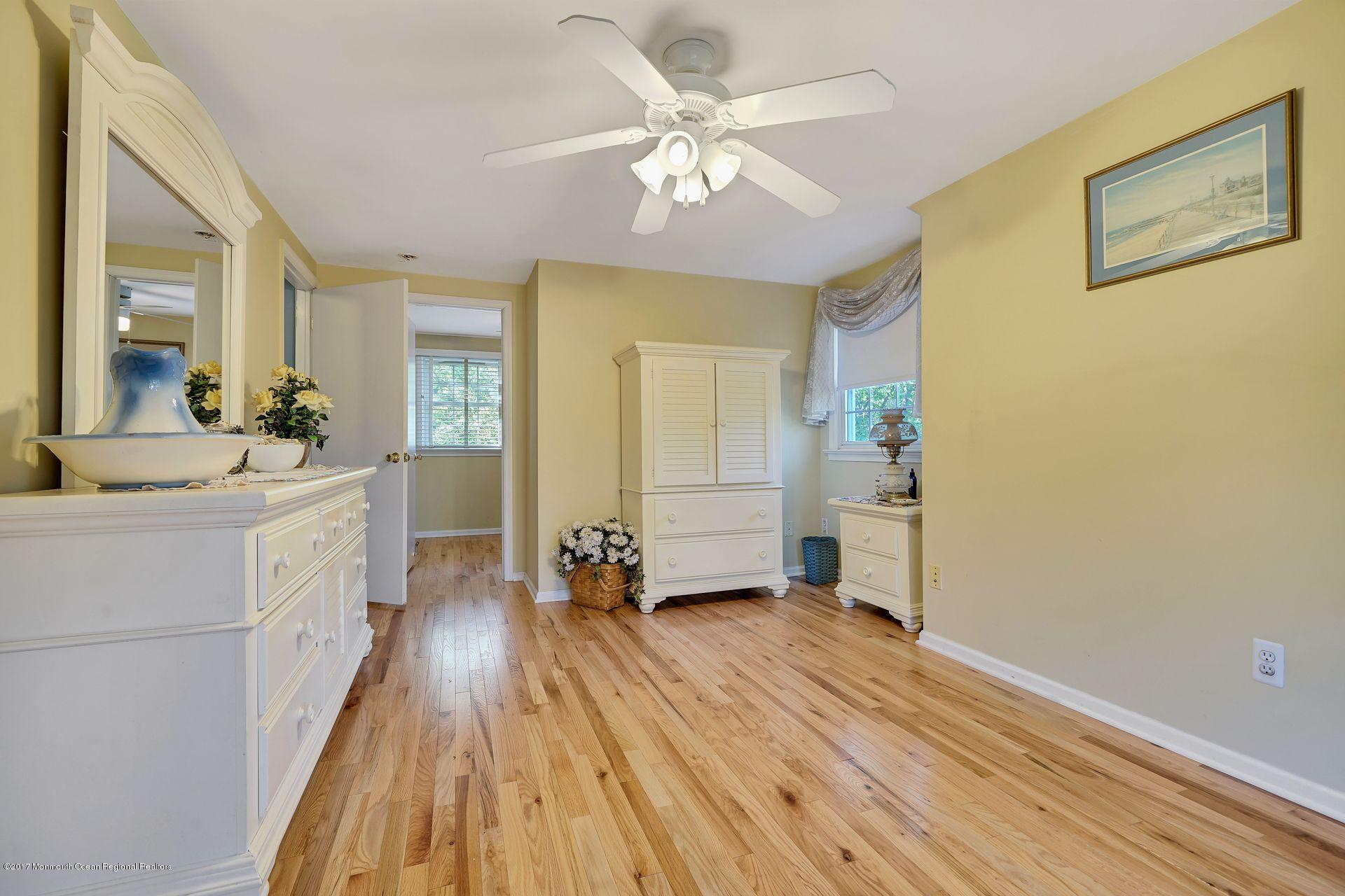 300 Wilson Road Neptune Township, NJ 07753 - Photo 11 of 18 32