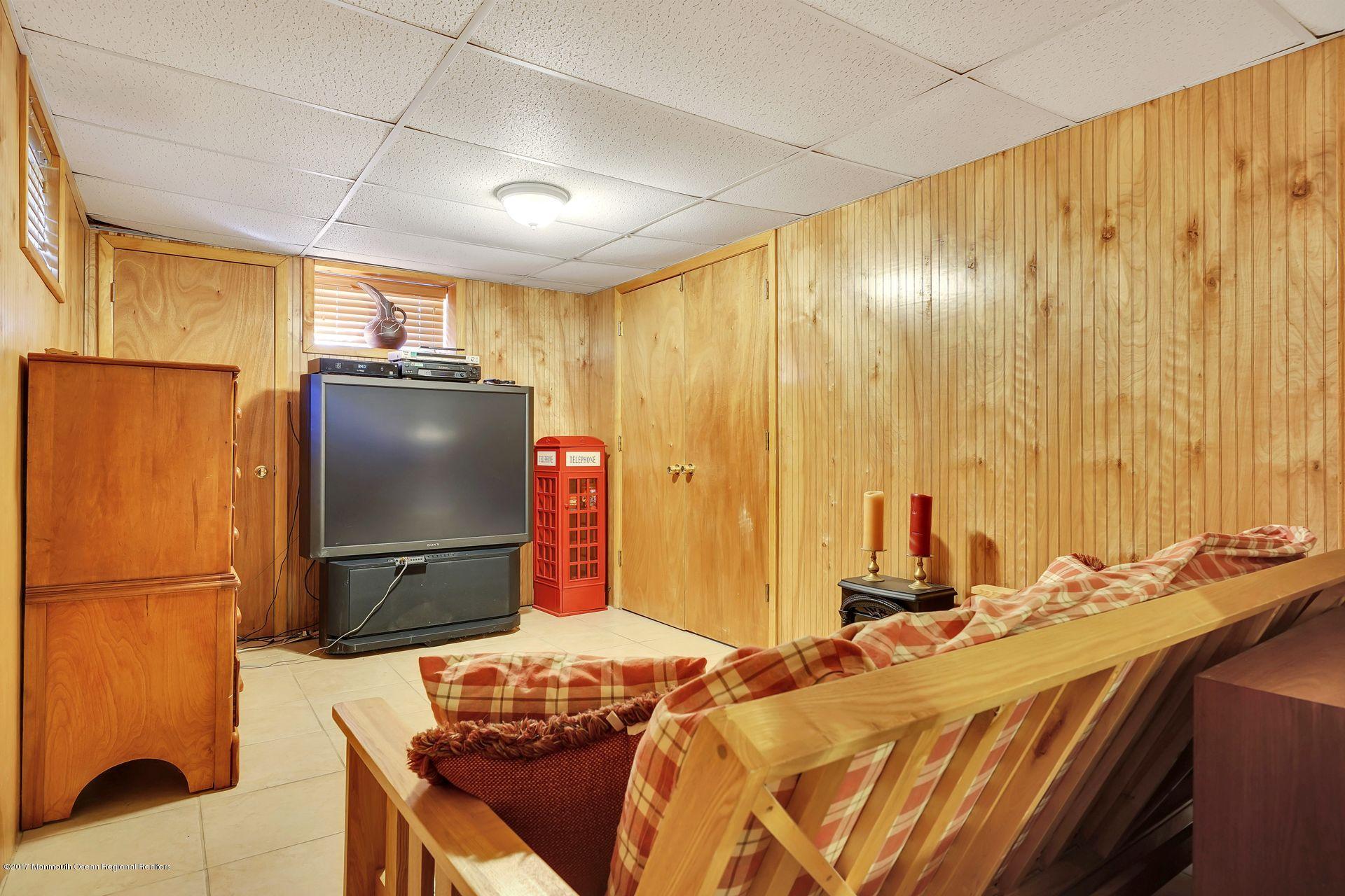 300 Wilson Road Neptune Township, NJ 07753 - Photo 14 of 18 25