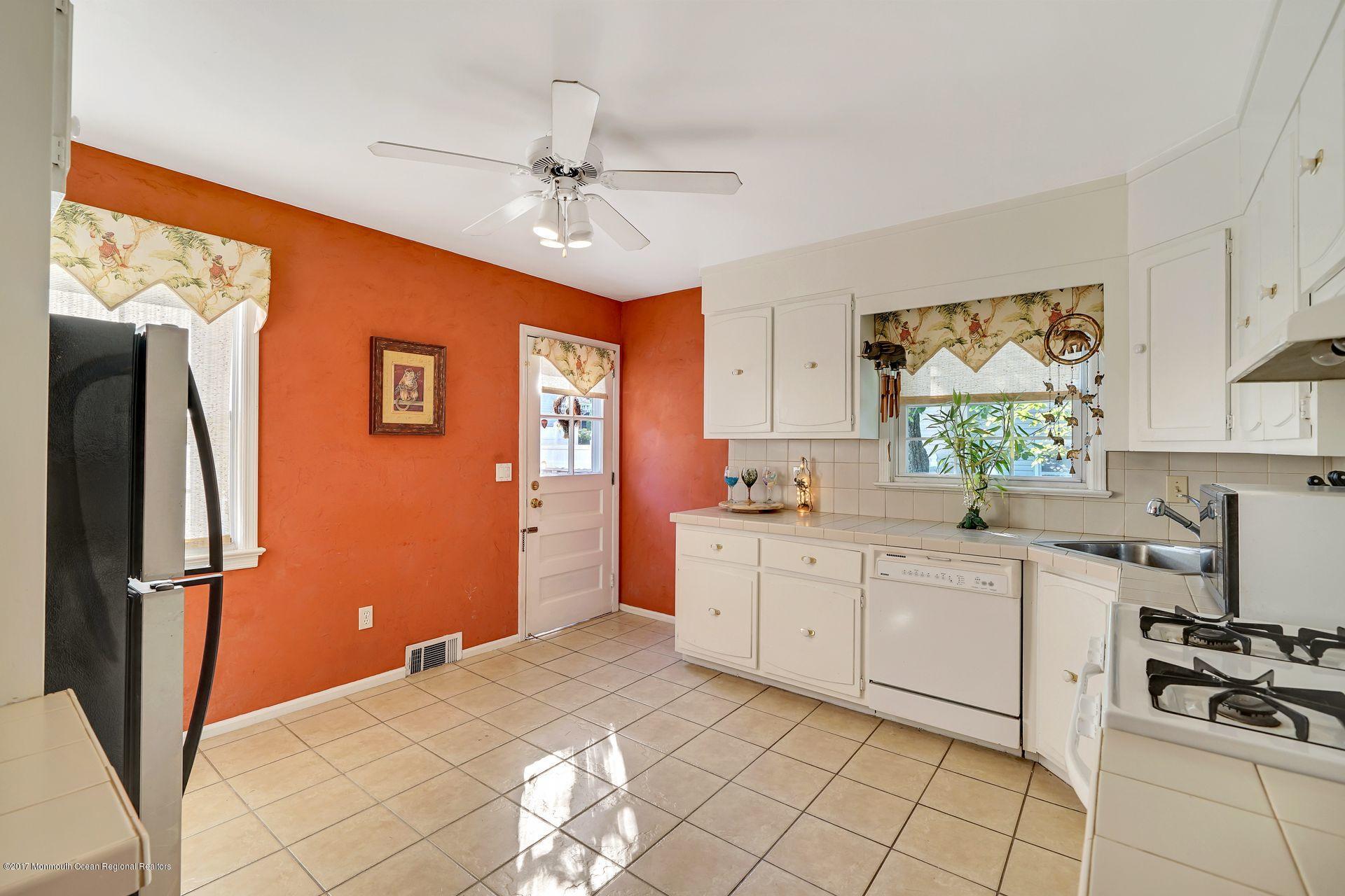 300 Wilson Road Neptune Township, NJ 07753 - Photo 6 of 18 20