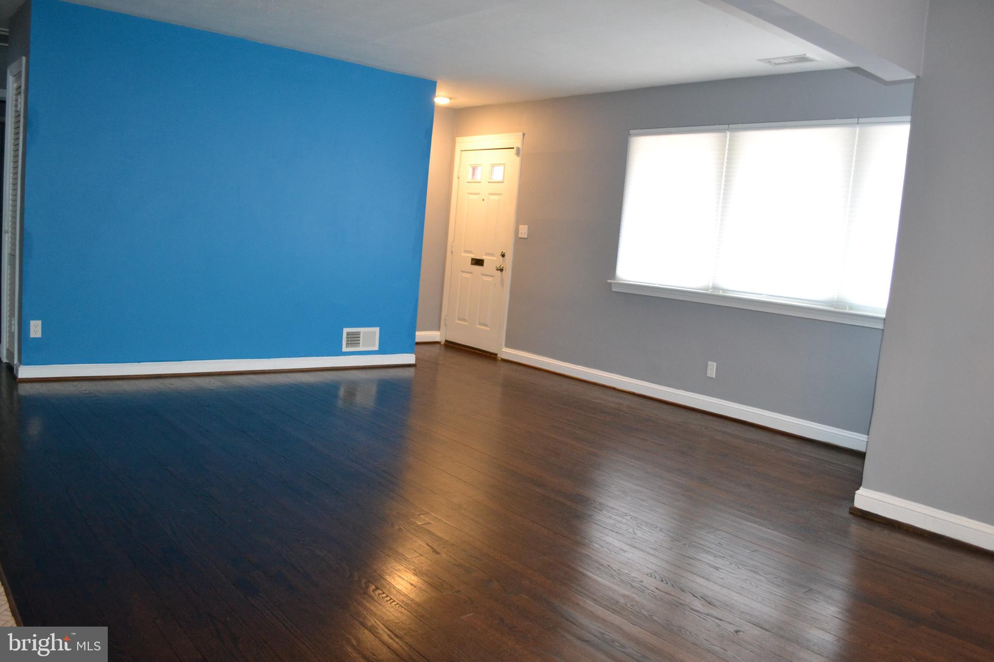 6801 Adelphi Road University Park, MD 20782 - Photo 4 of 30 Combination Living and Dining Areas