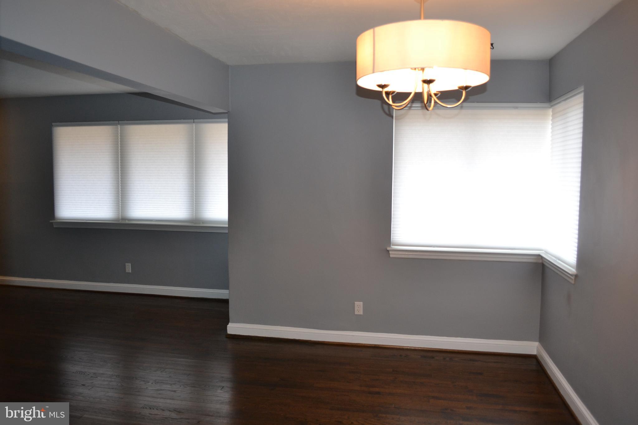 6801 Adelphi Road University Park, MD 20782 - Photo 5 of 30 Combination Living and Dining Areas