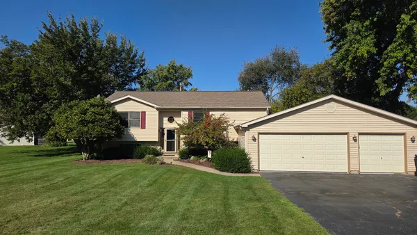 $2,600 | 3611 Fawn Lane, Wonder Lake, IL 60097